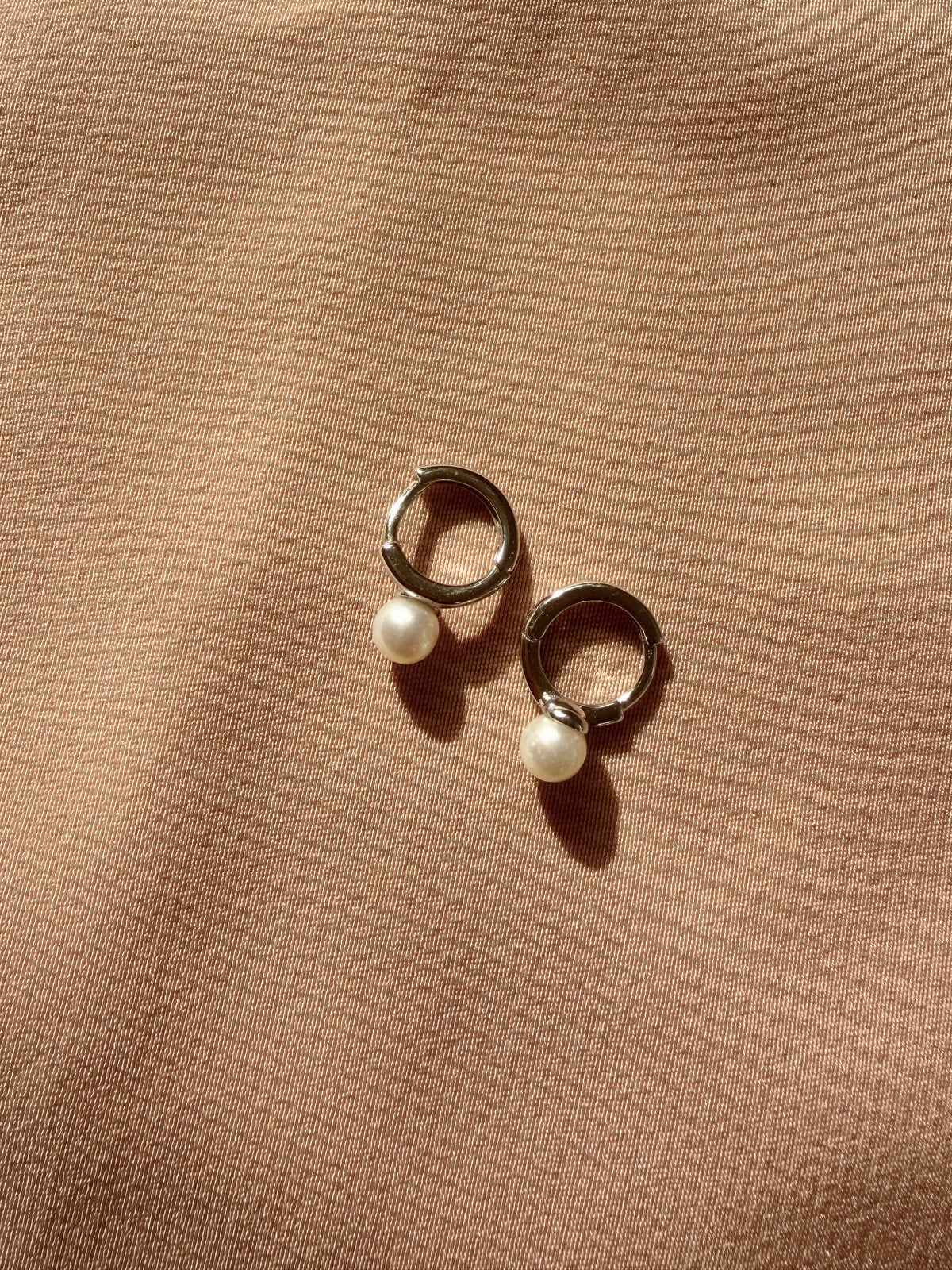 Maggie Pearl Side Huggies