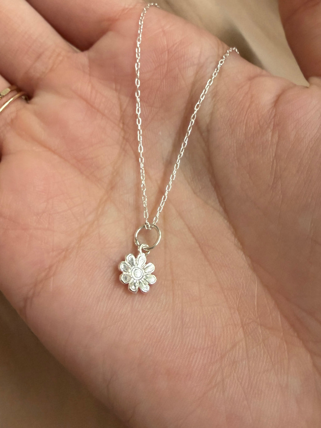 Daisy Flower Pendant Necklace