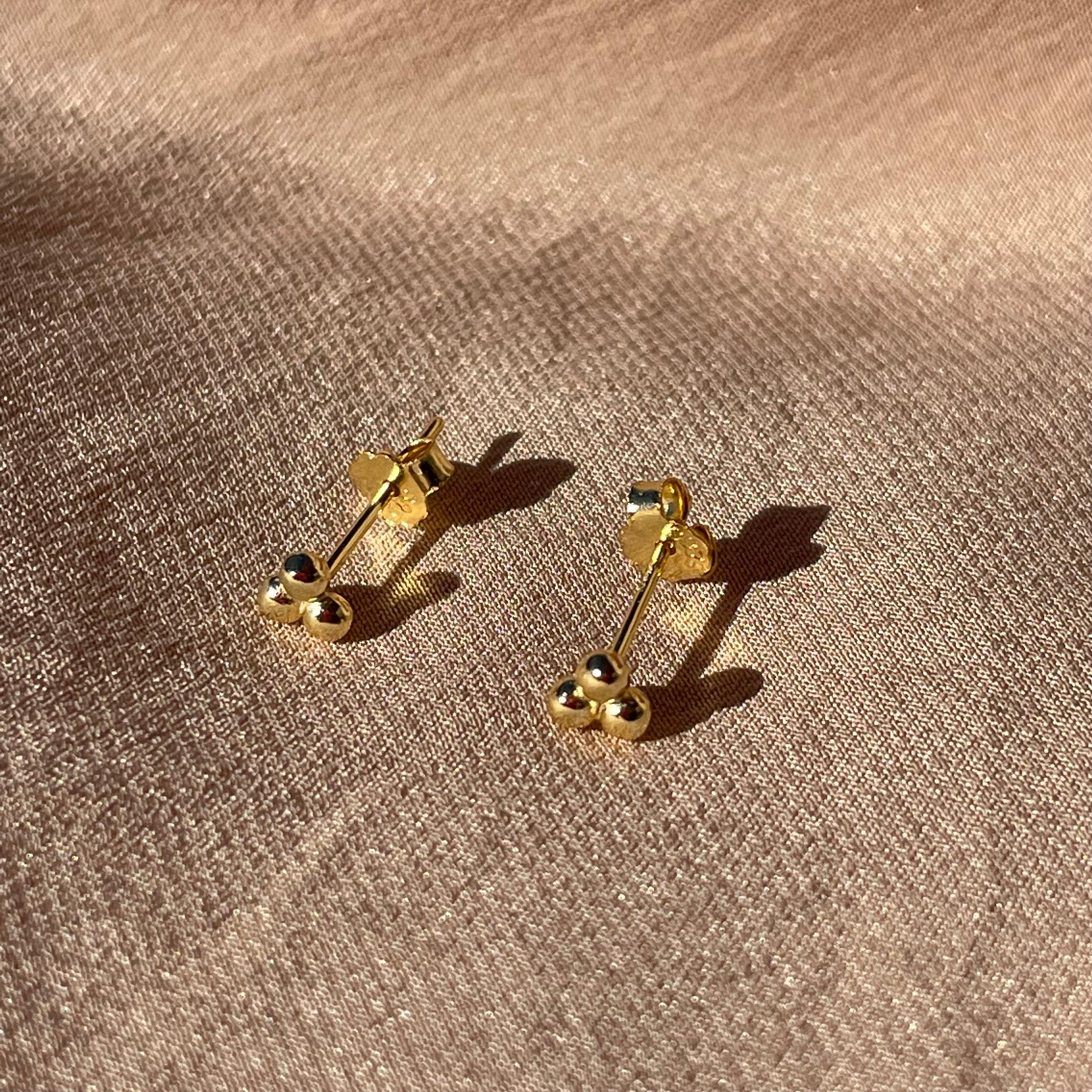 Golden Dots 3 Triangle Stud Earrings
