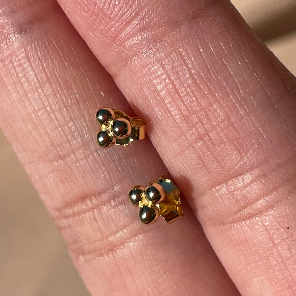 Golden Dots 3 Triangle Stud Earrings