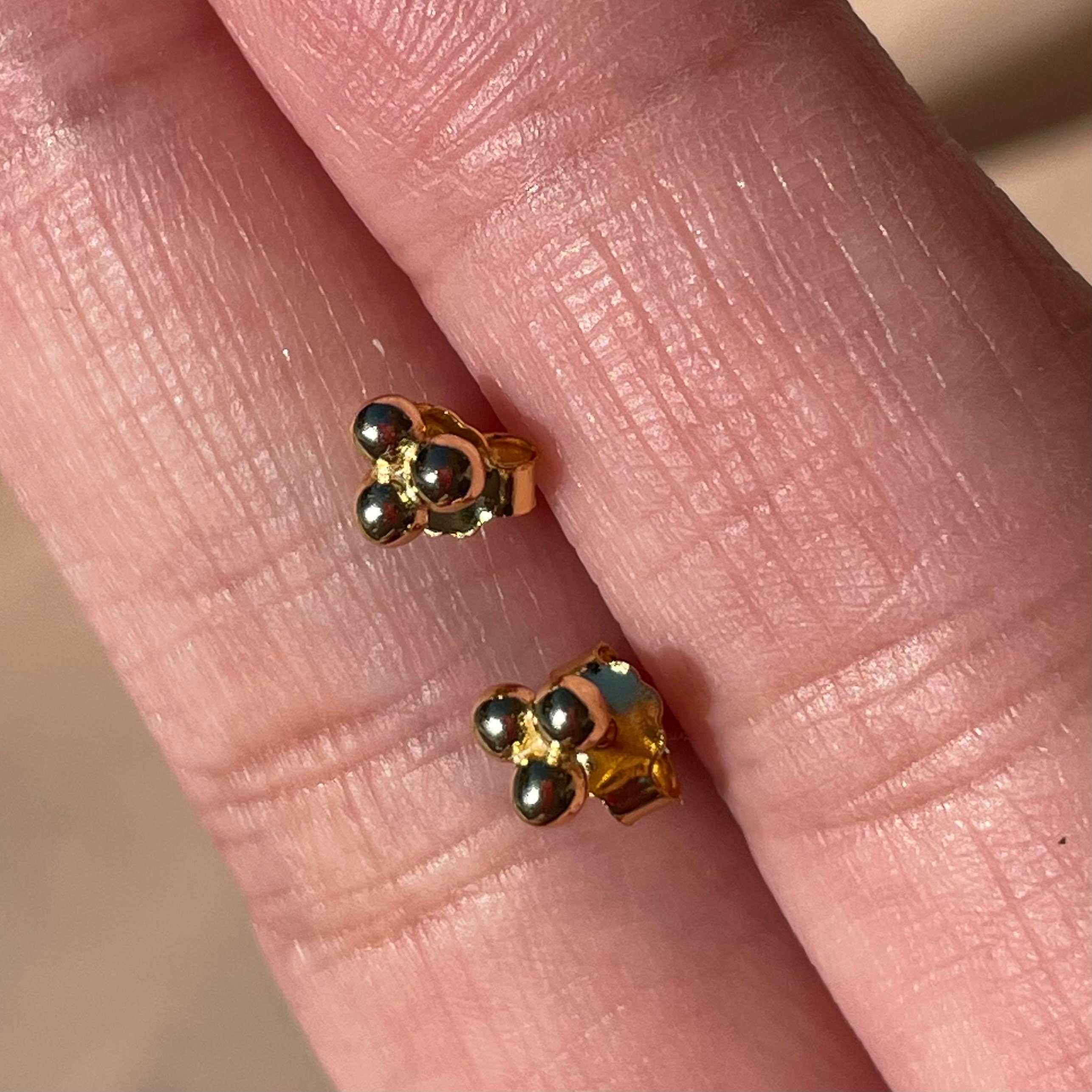 Golden Dots 3 Triangle Stud Earrings