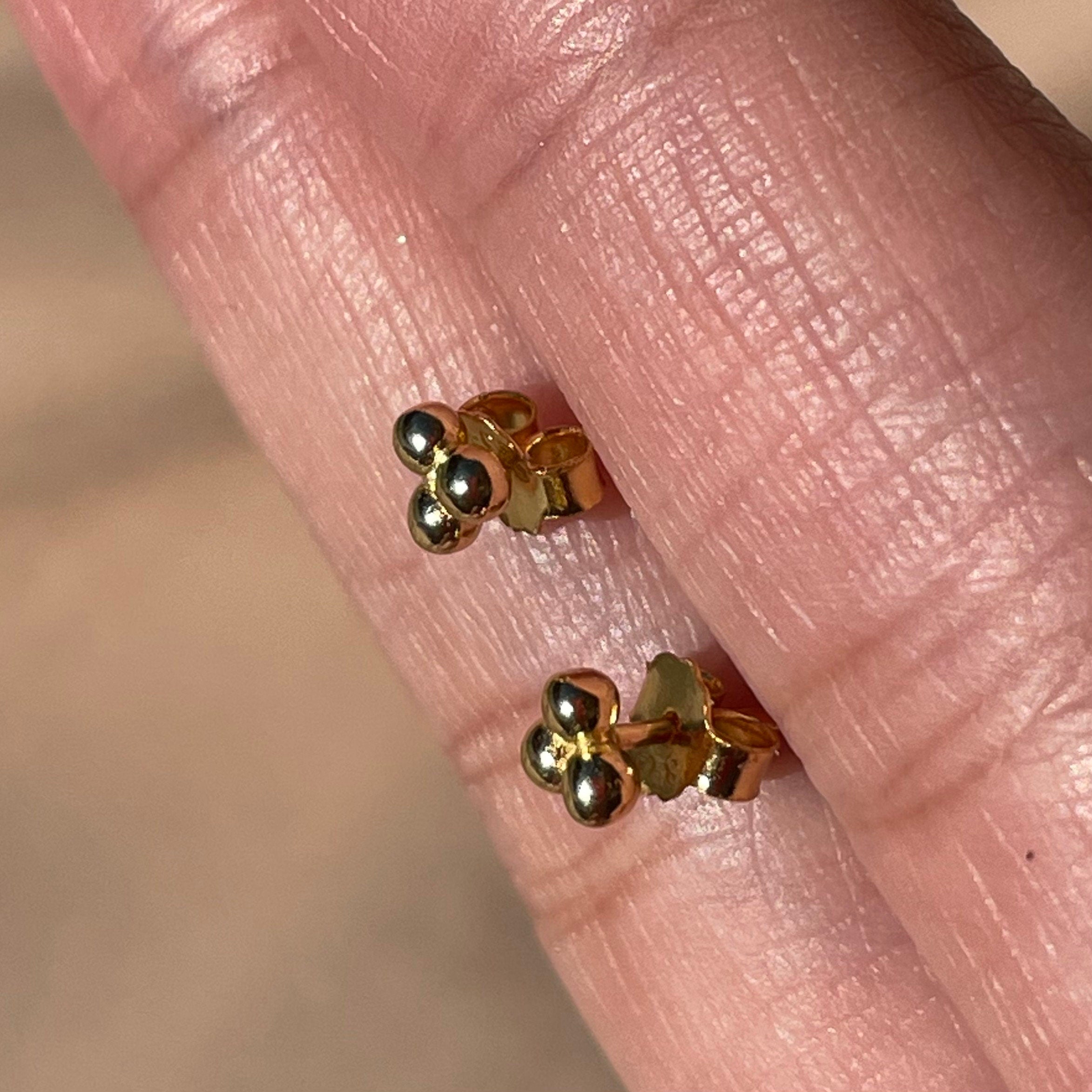 Golden Dots 3 Triangle Stud Earrings
