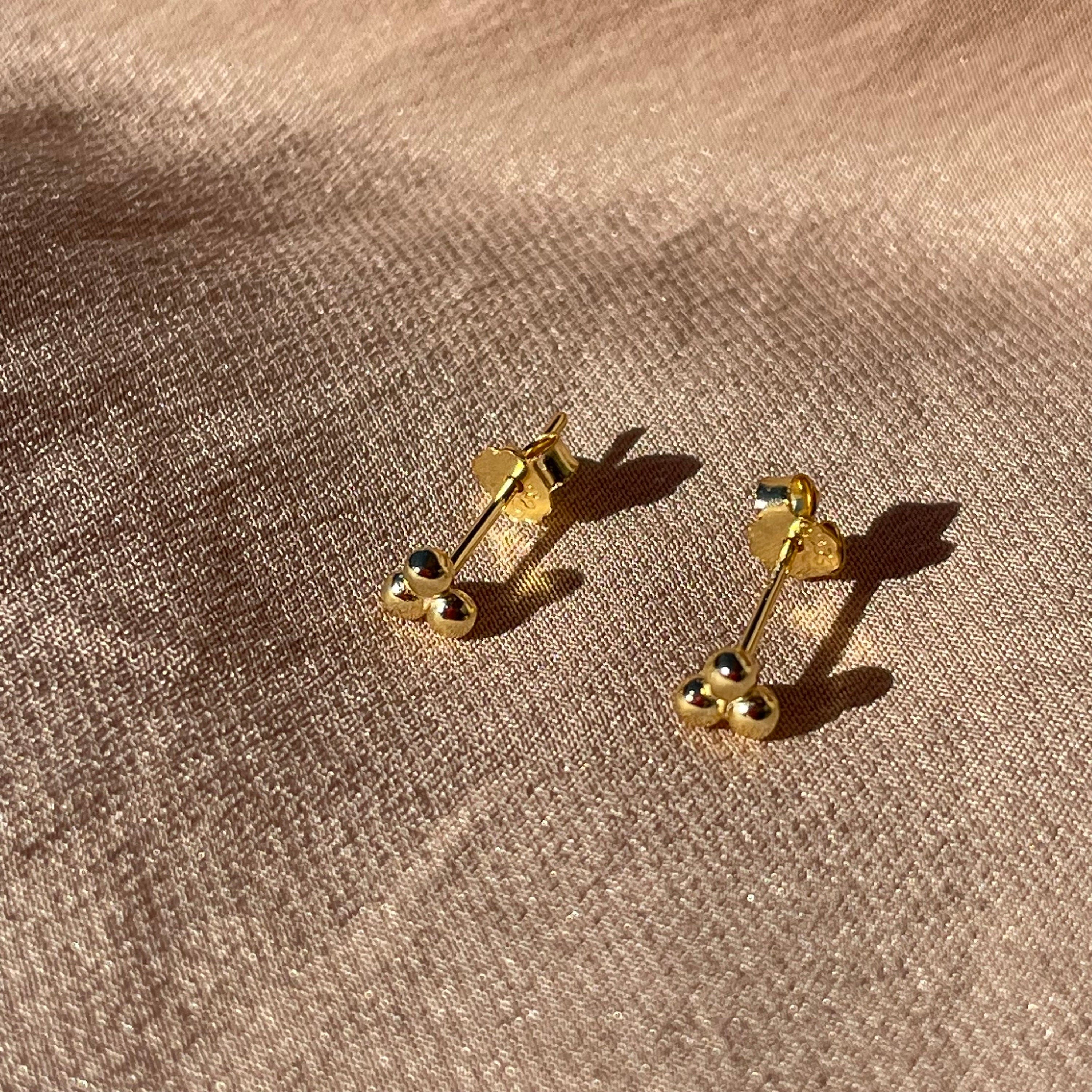 Golden Dots 3 Triangle Stud Earrings