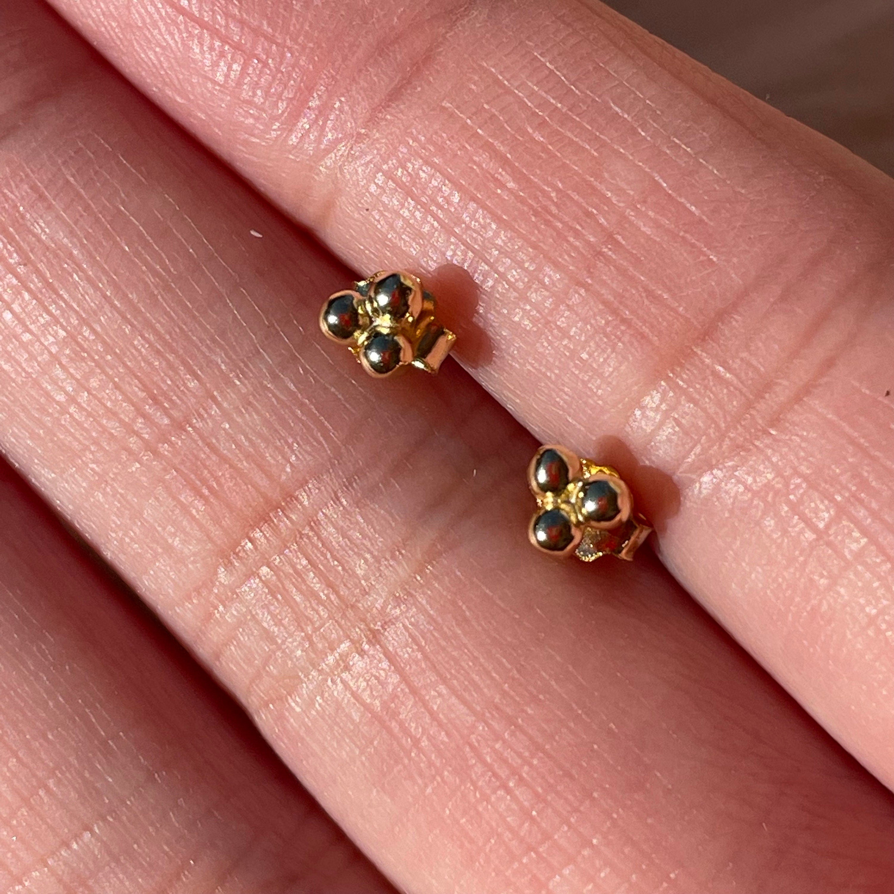 Golden Dots 3 Triangle Stud Earrings