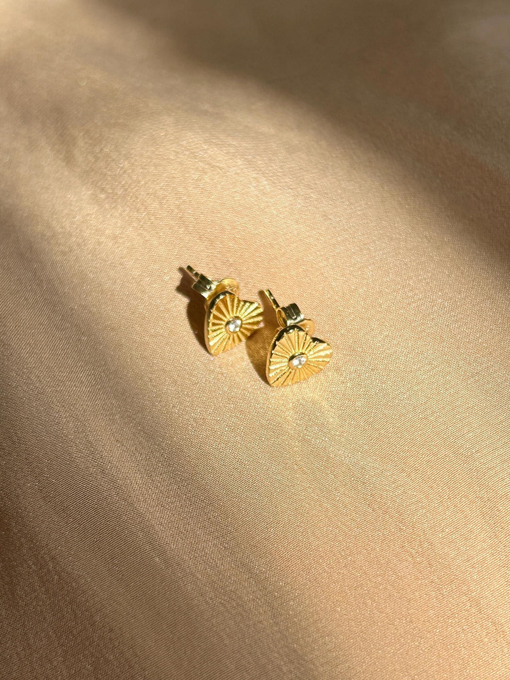 Heart Lightbeam Rays Stud Earrings