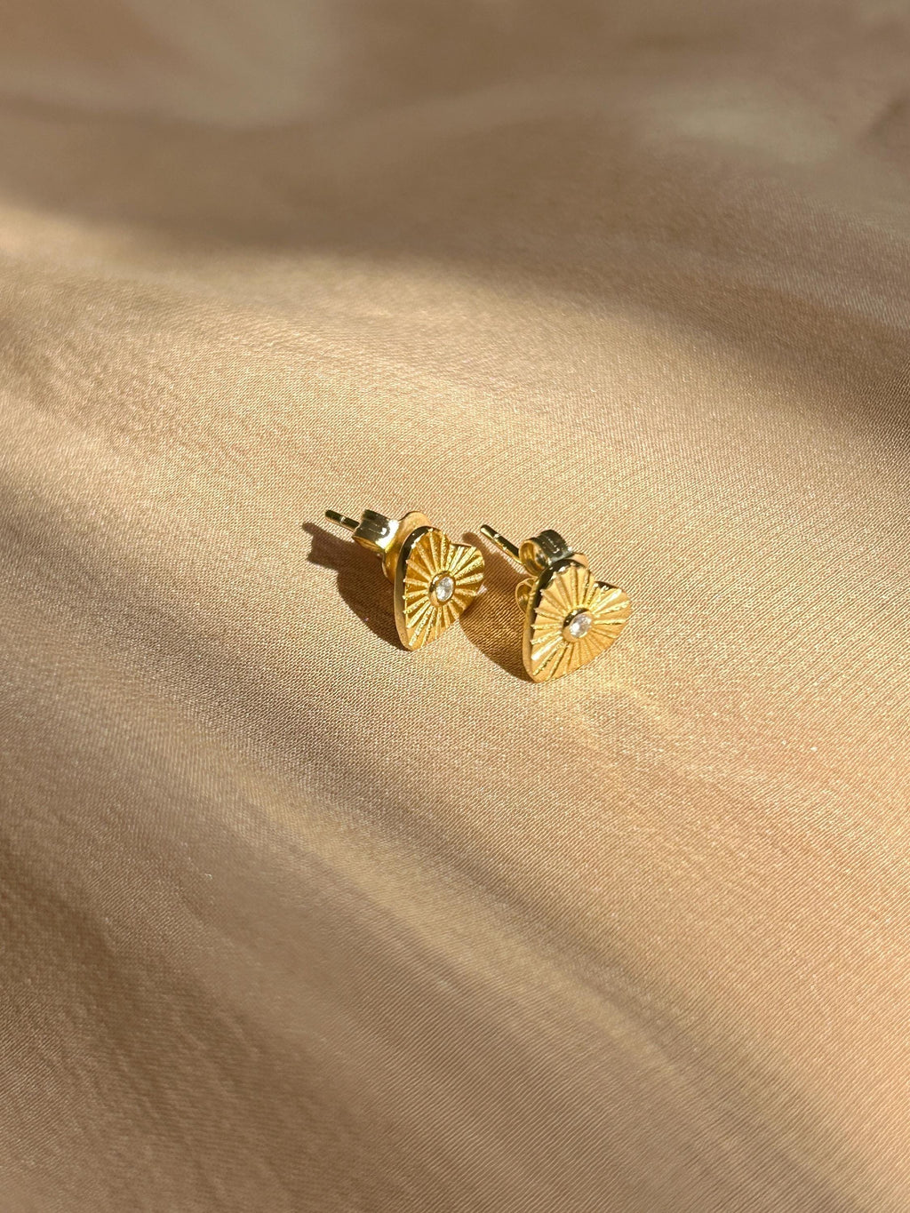 Heart Lightbeam Rays Stud Earrings