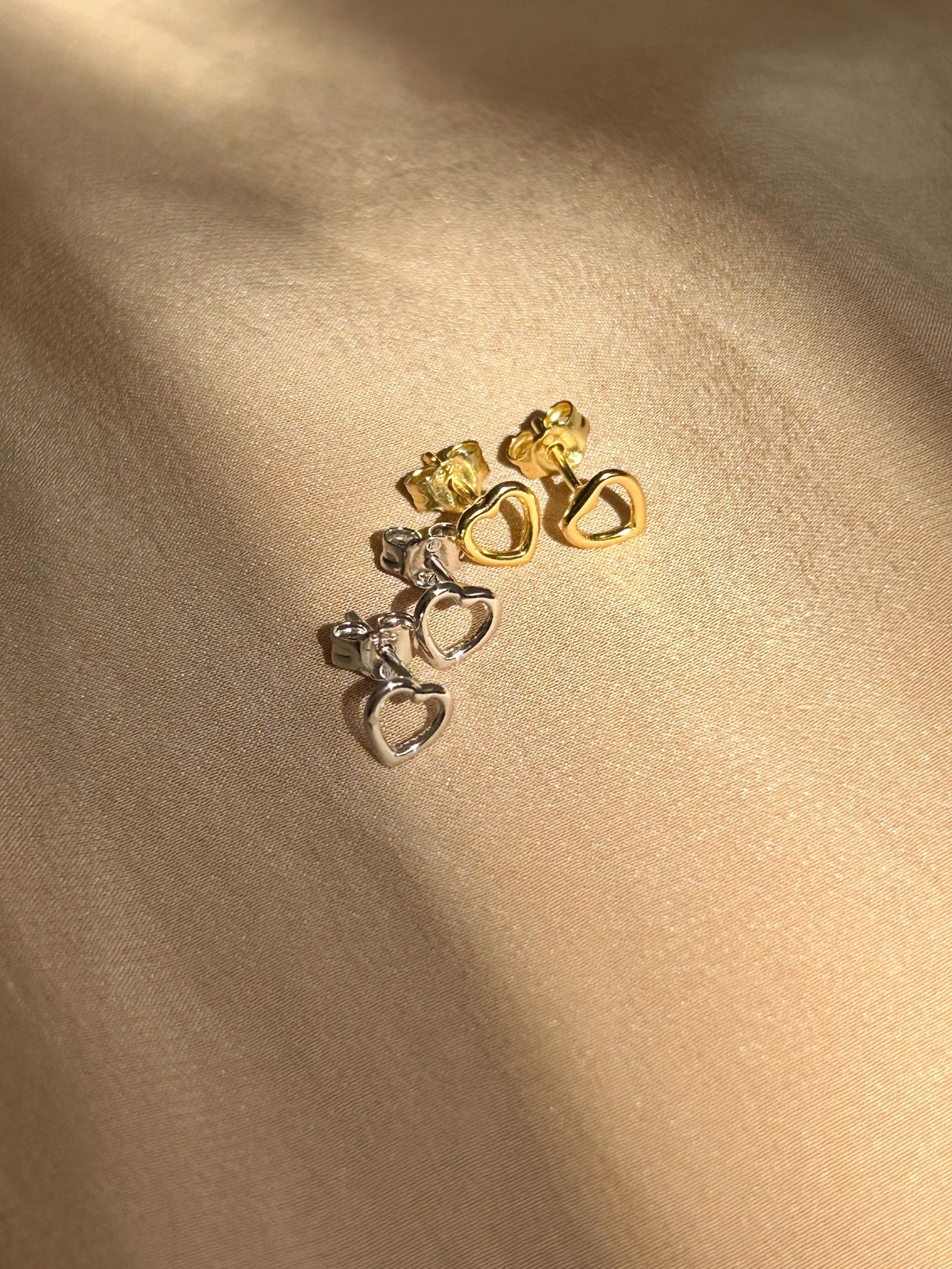 Outline Star Stud Earrings