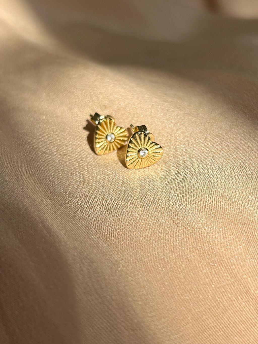Heart Lightbeam Rays Stud Earrings