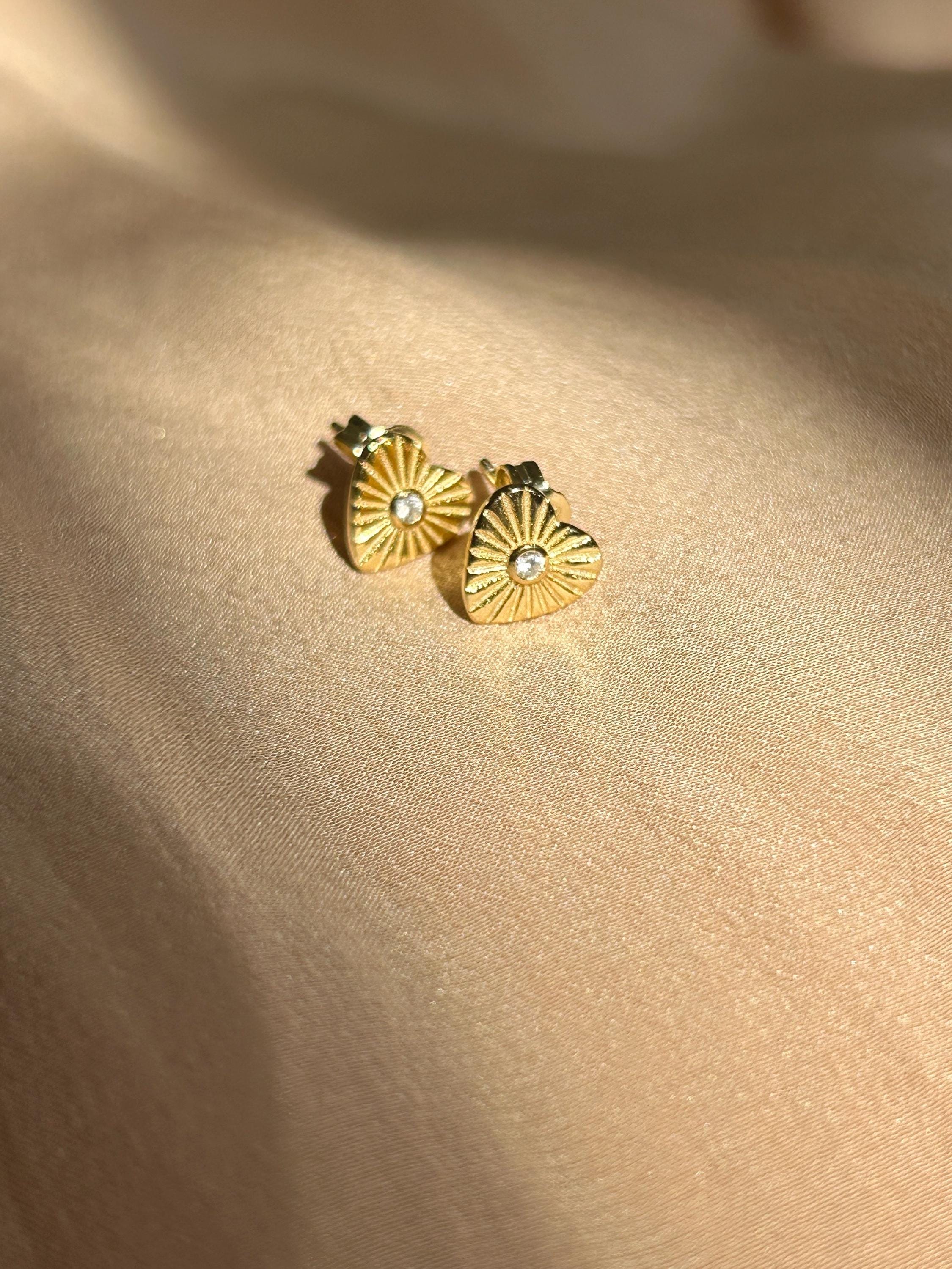 Heart Lightbeam Rays Stud Earrings