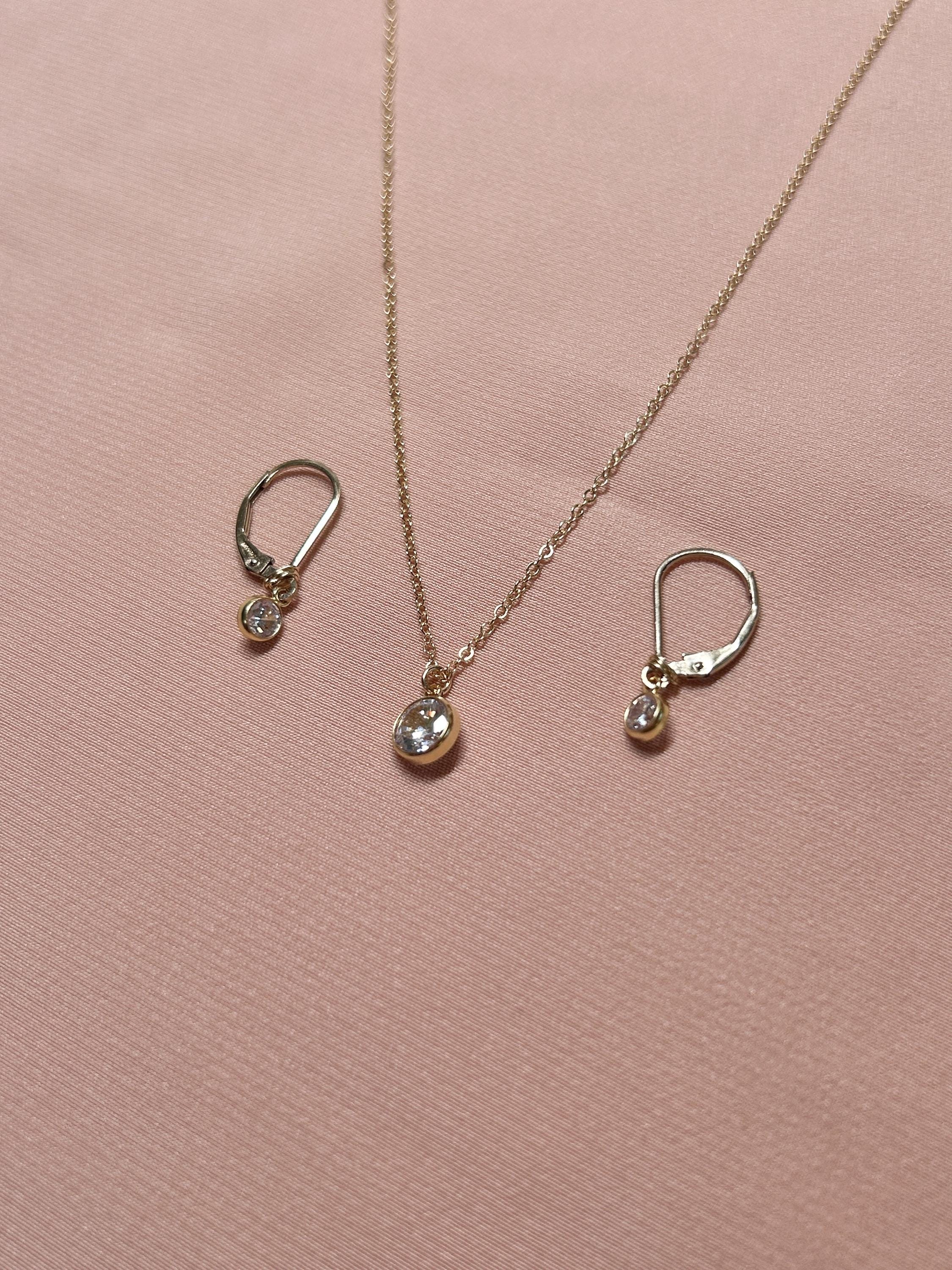Crystal Clear Pendant Necklace